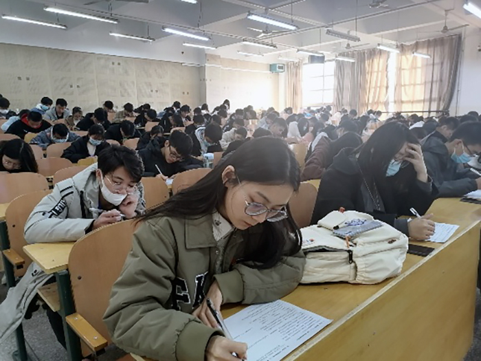 美女做爱影片
开展“青马工程”第二次理论学习暨2021级团干培训2.jpg
