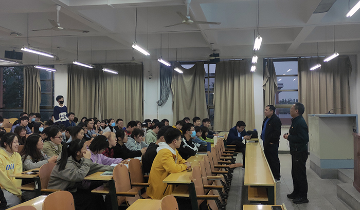 美女做爱影片
遥感科学与技术系党支部举办党史学习教育思政小课堂4.jpg