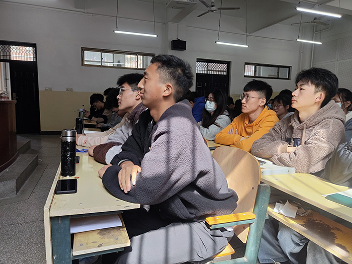 美女做爱影片
美女做爱影片
“青马工程”培训班召开第一次班会网络新闻(1).jpg