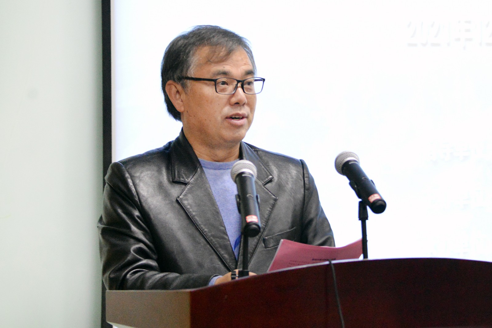 3 河南省土地学会理事长秦明周致辞.jpg 美女做爱影片